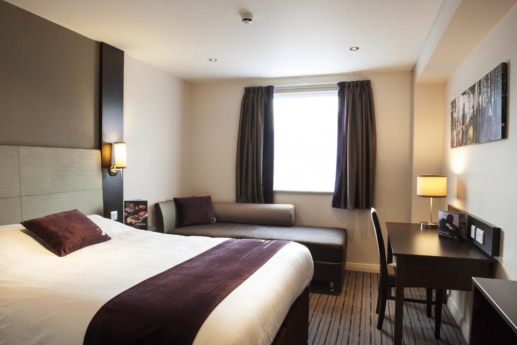 Premier Inn ダンファームリン エクステリア 写真