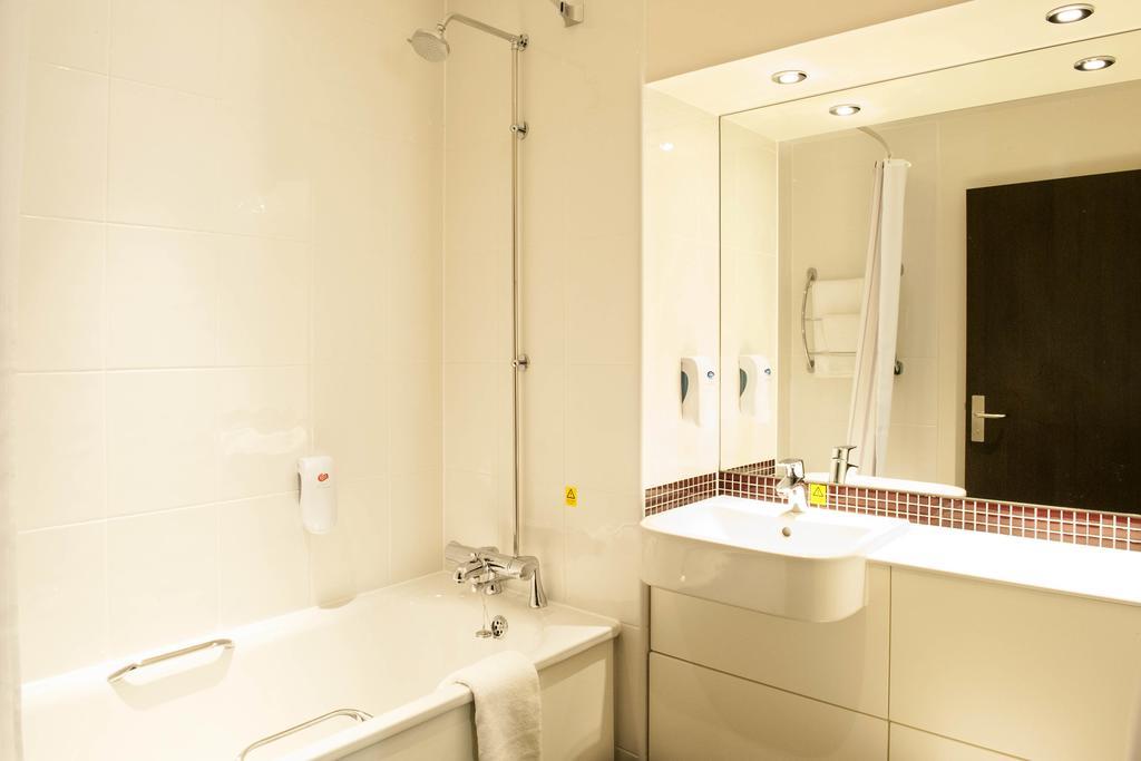 Premier Inn ダンファームリン エクステリア 写真