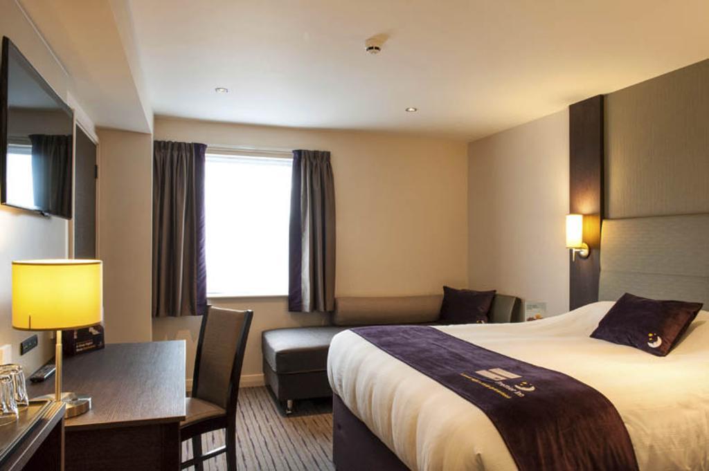 Premier Inn ダンファームリン 部屋 写真