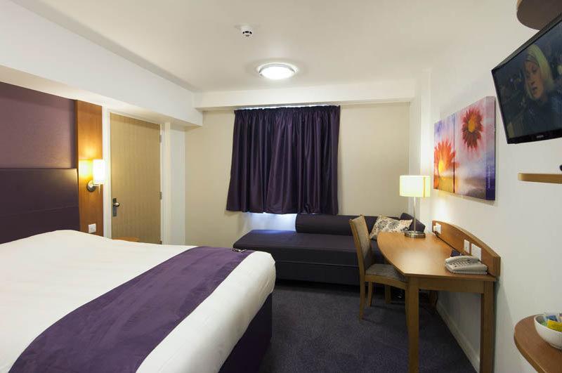 Premier Inn ダンファームリン エクステリア 写真